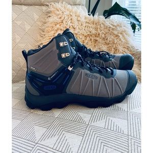 NWOT KEEN waterproof hiking boots